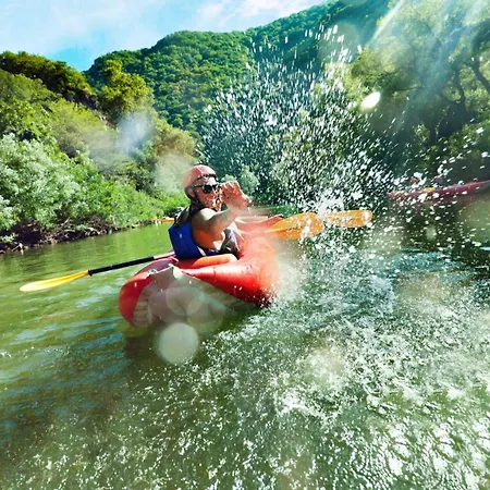 Les Borgnes Camping 2*